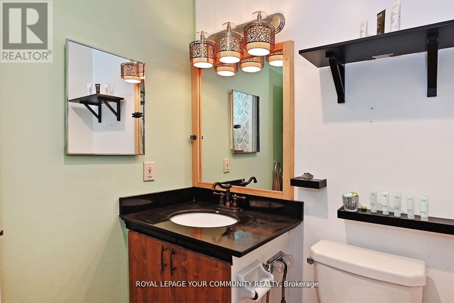 Photo 21 of 304 Maciver Boulevard, Newmarket ON