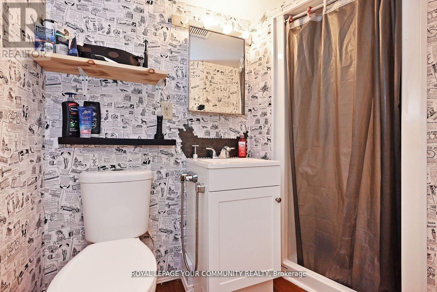 Photo 22 of 304 Maciver Boulevard, Newmarket ON