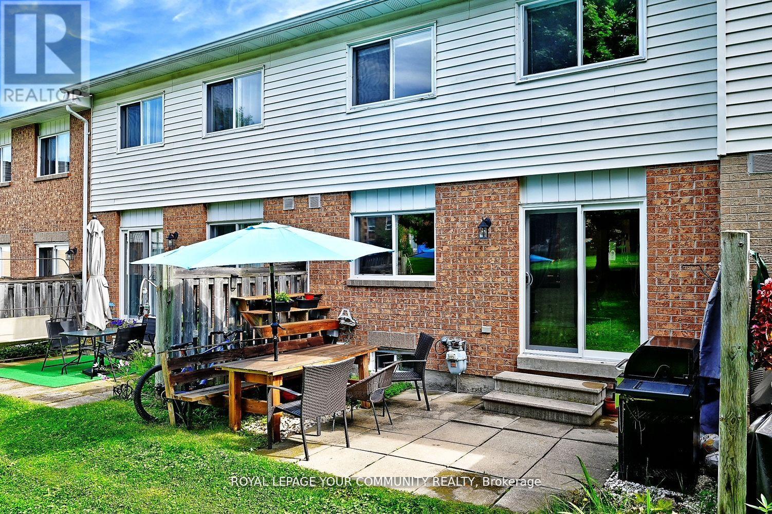 Photo 26 of 304 Maciver Boulevard, Newmarket ON