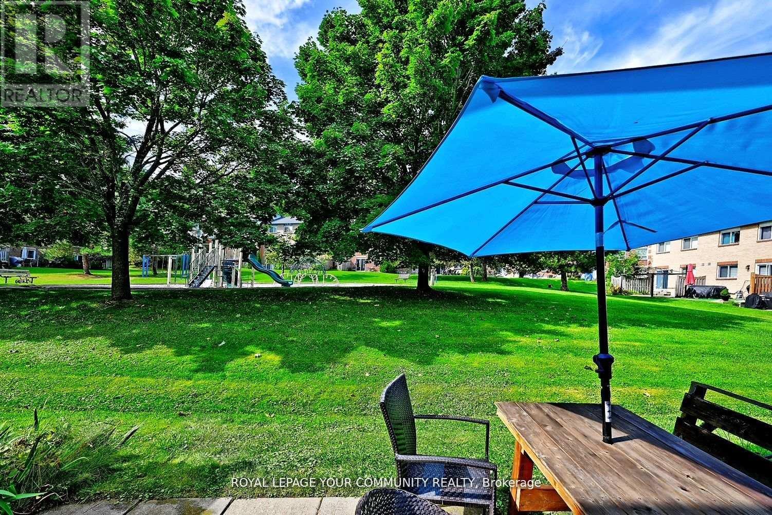 Photo 27 of 304 Maciver Boulevard, Newmarket ON
