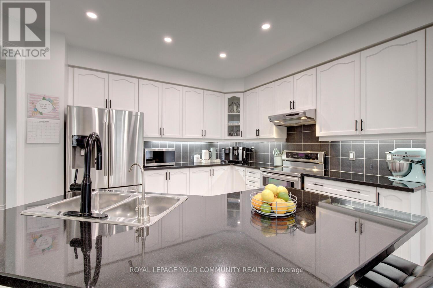 Photo 11 of 45 Pullman Road, Vaughan ON