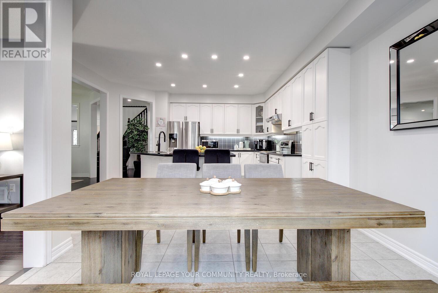 Photo 17 of 45 Pullman Road, Vaughan ON