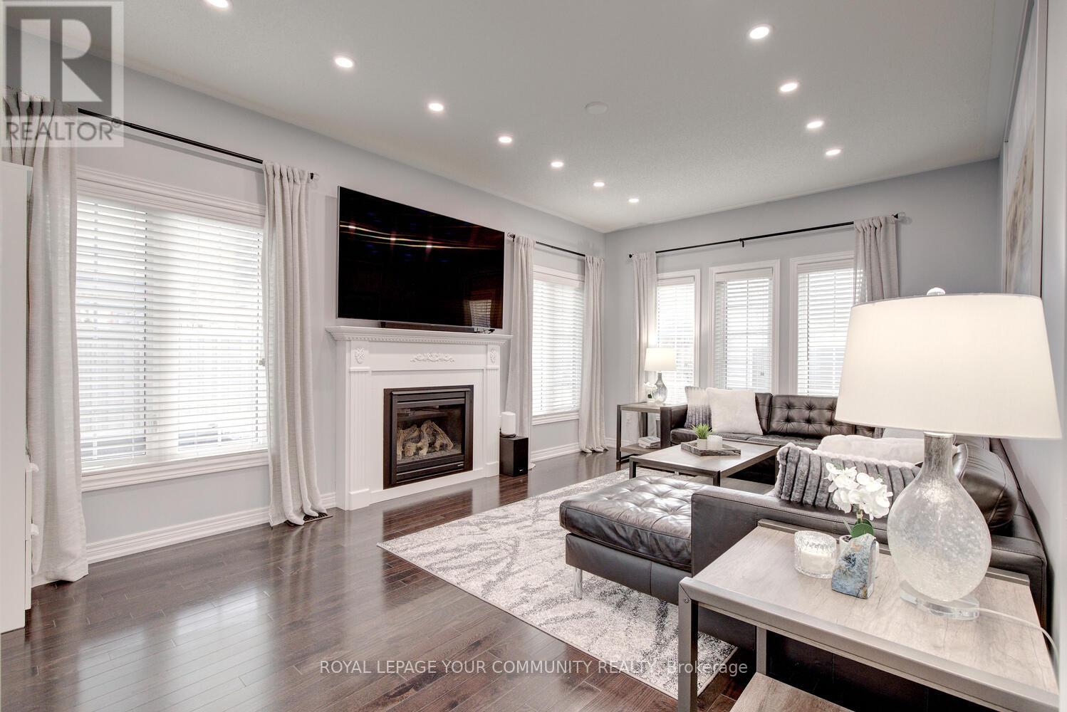 Photo 23 of 45 Pullman Road, Vaughan ON