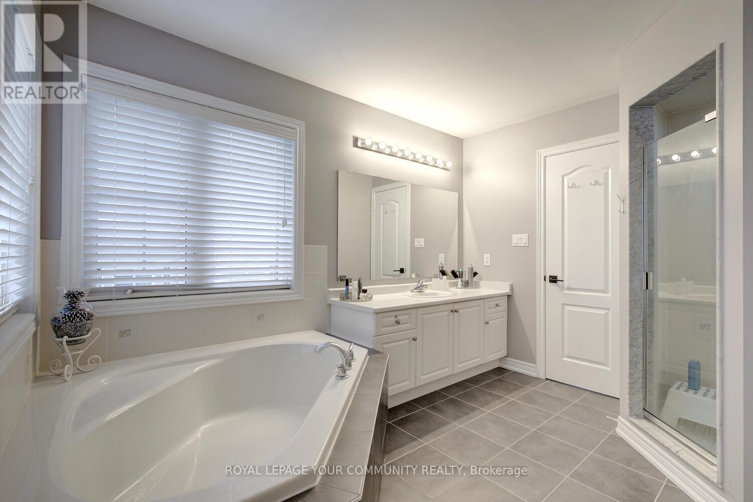 Photo 33 of 45 Pullman Road, Vaughan ON
