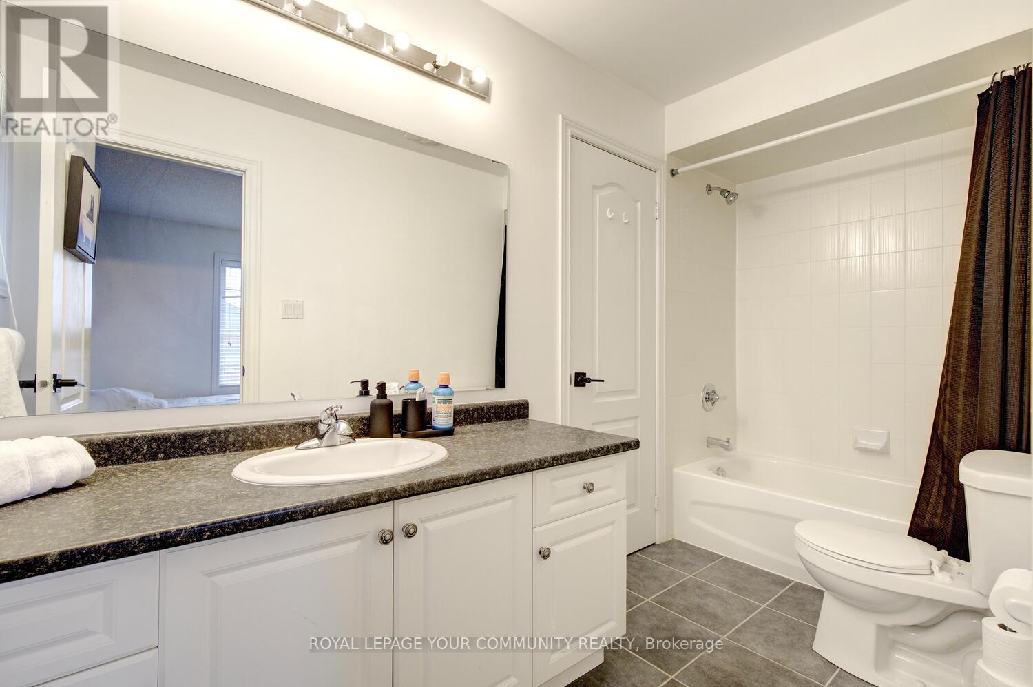 Photo 35 of 45 Pullman Road, Vaughan ON