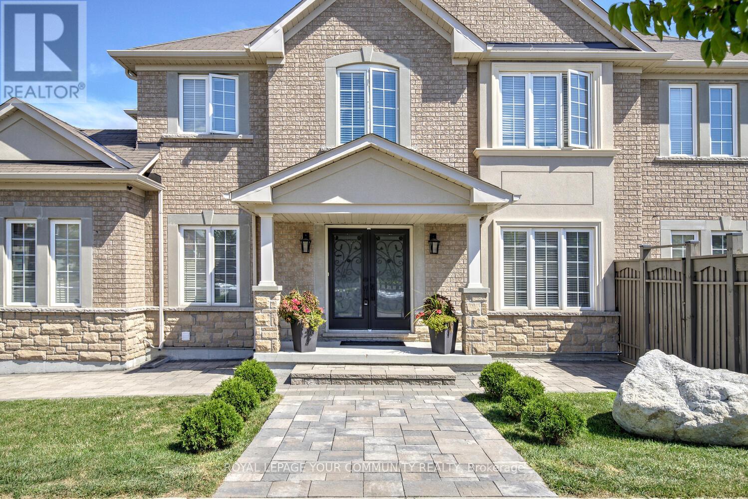 Photo 4 of 45 Pullman Road, Vaughan ON