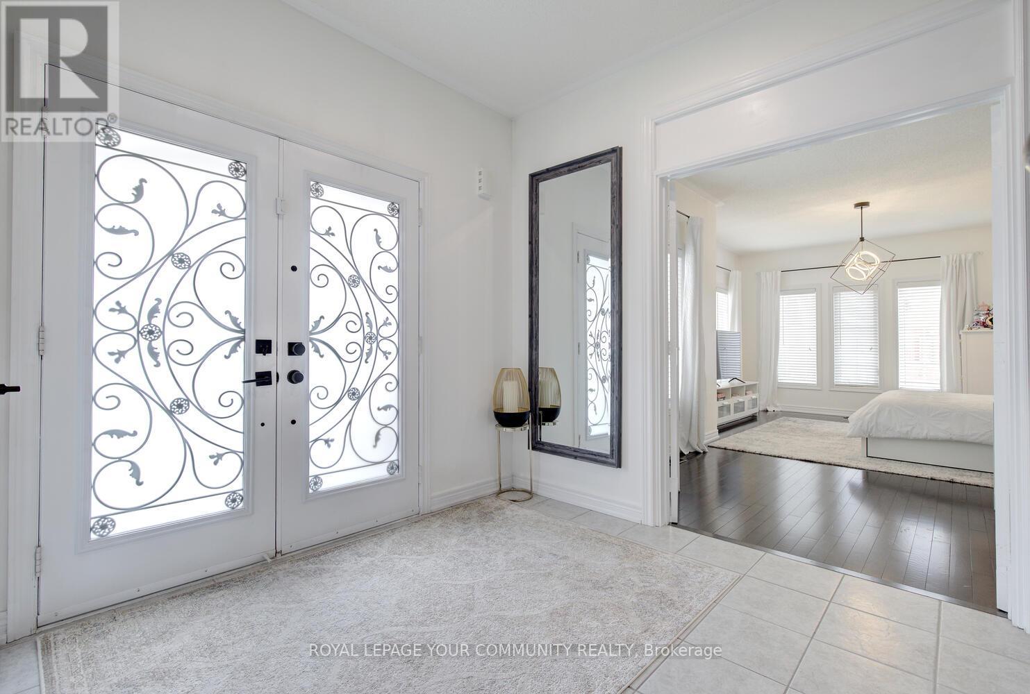 Photo 5 of 45 Pullman Road, Vaughan ON