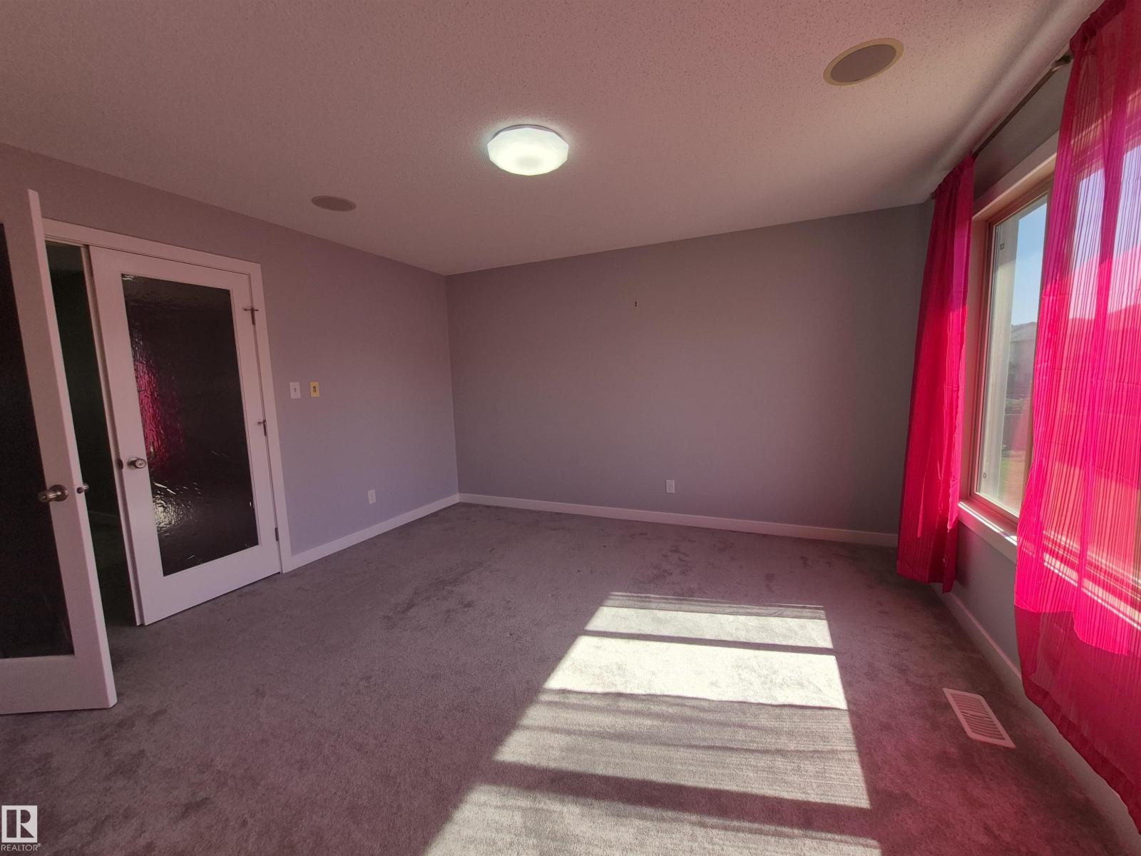 Photo 17 of 3233 16 A Av Nw, Edmonton AB