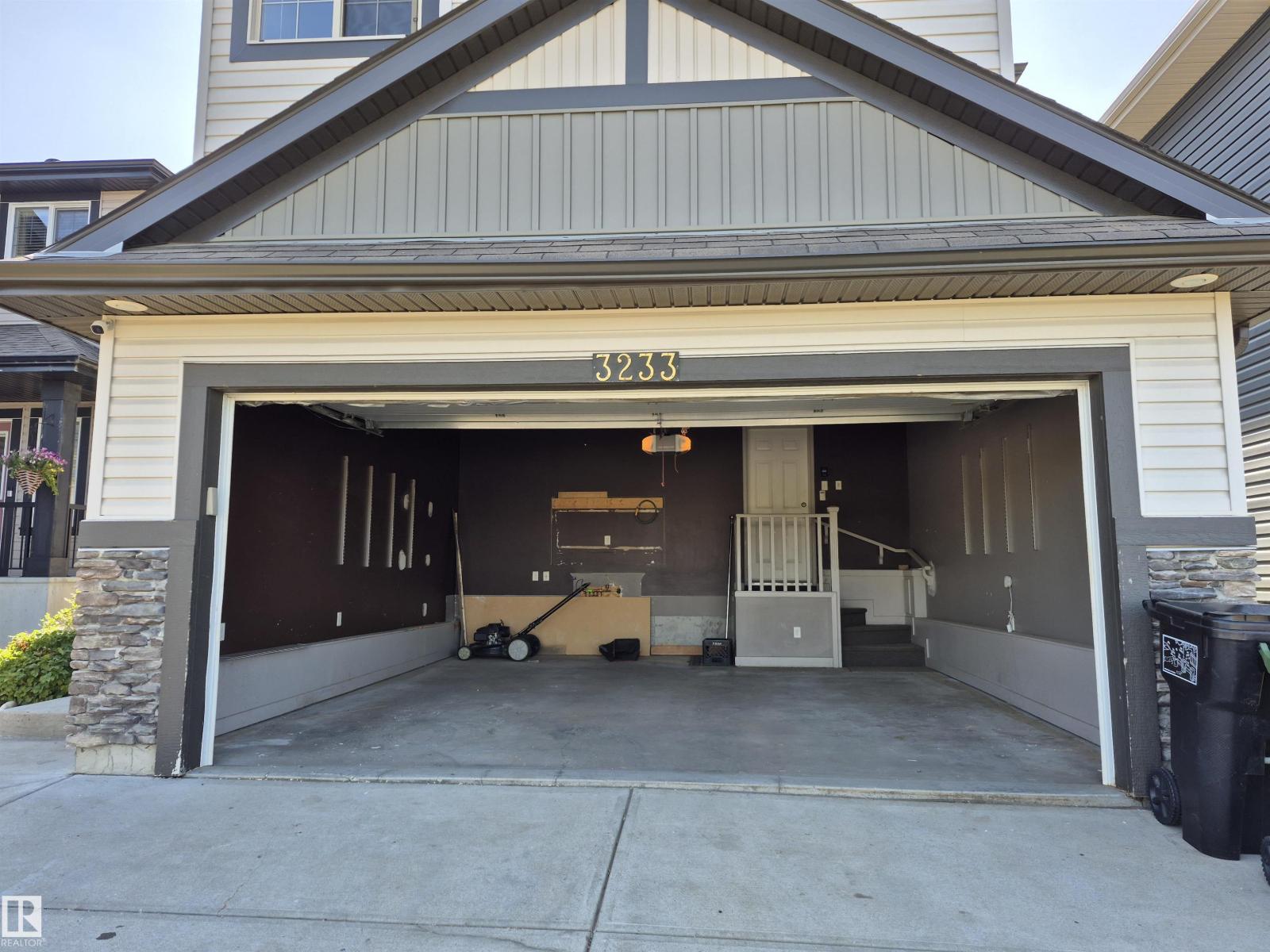 Photo 32 of 3233 16 A Av Nw, Edmonton AB