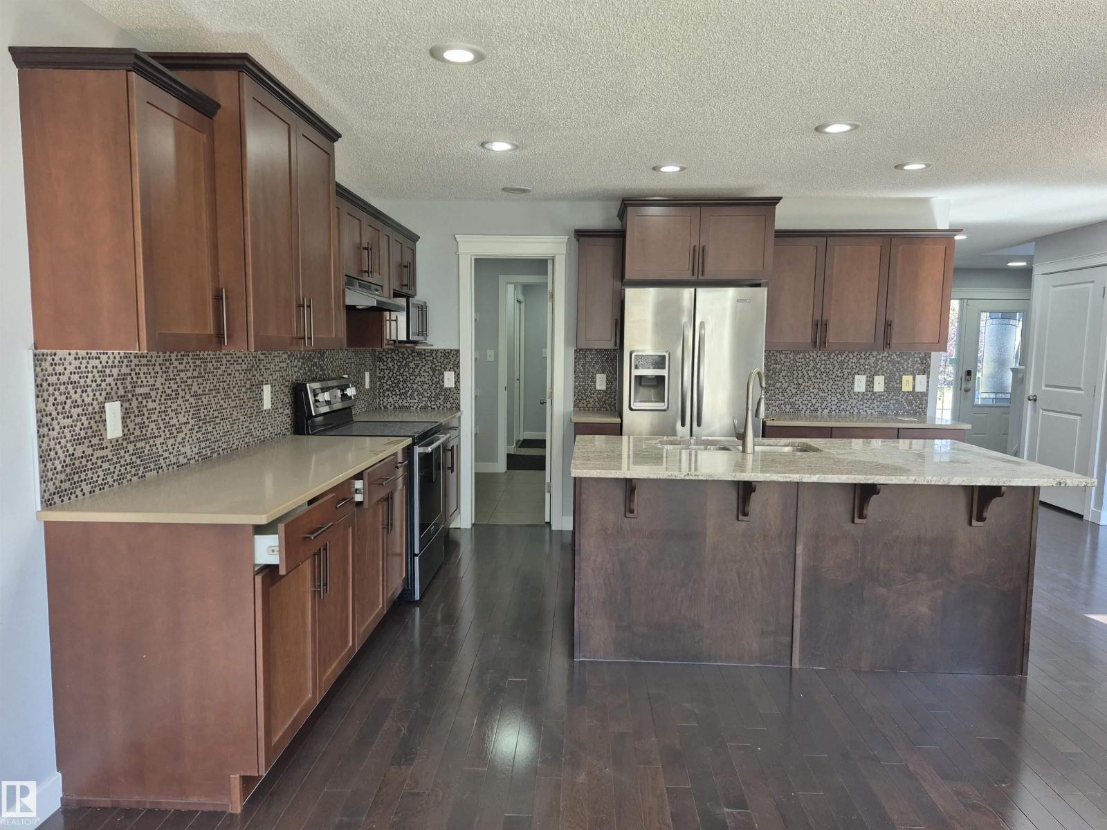 Photo 10 of 3233 16 A Av Nw, Edmonton AB
