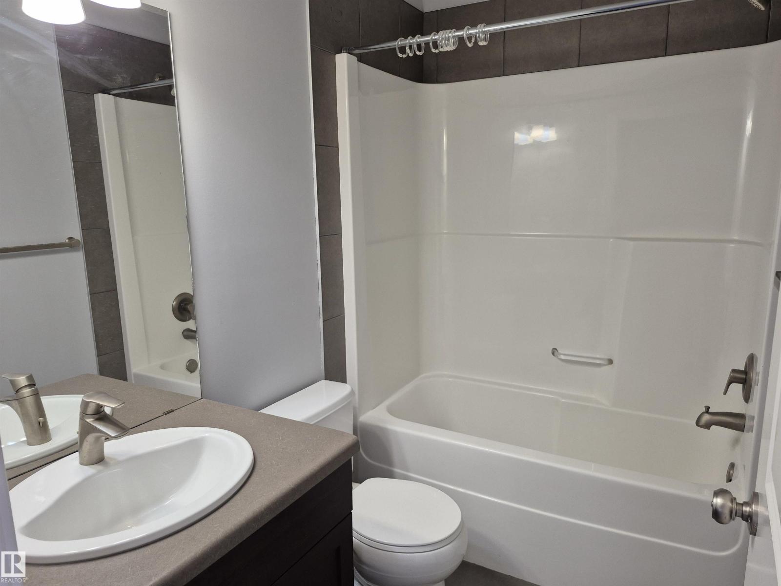 Photo 22 of 3233 16 A Av Nw, Edmonton AB