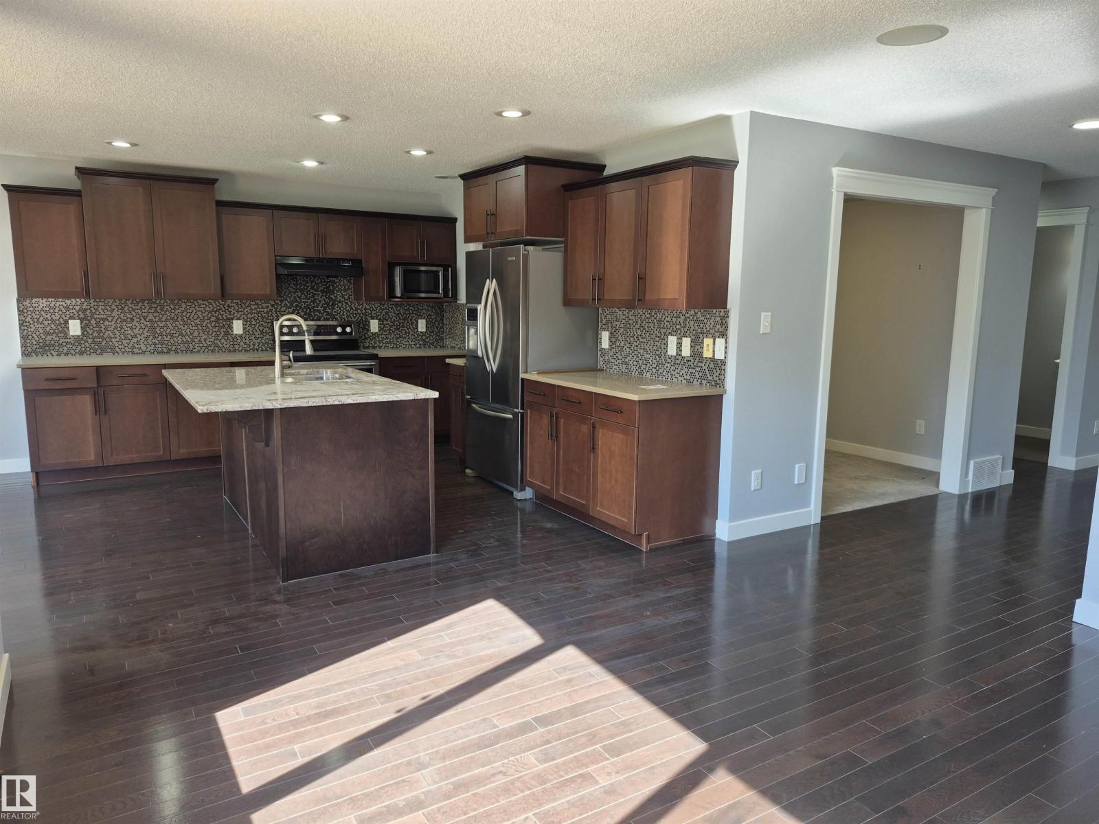 Photo 9 of 3233 16 A Av Nw, Edmonton AB