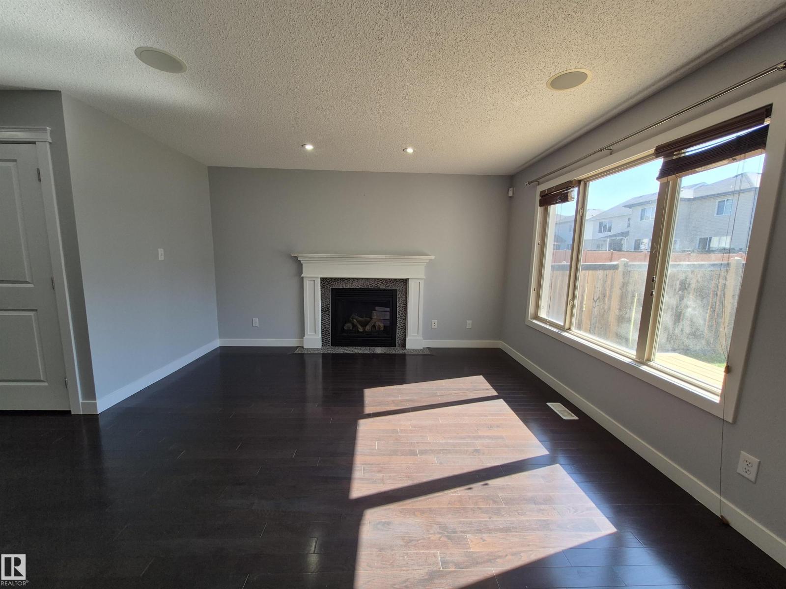 Photo 14 of 3233 16 A Av Nw, Edmonton AB