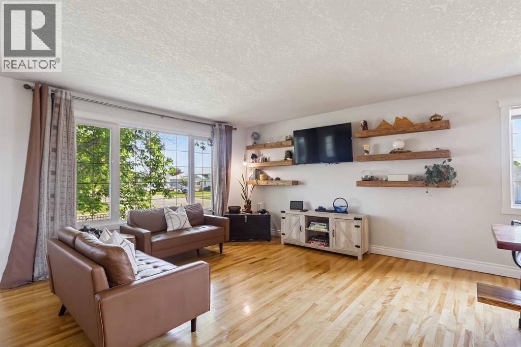 Photo 8 of 101 Simpson Way, Fort Mcmurray AB