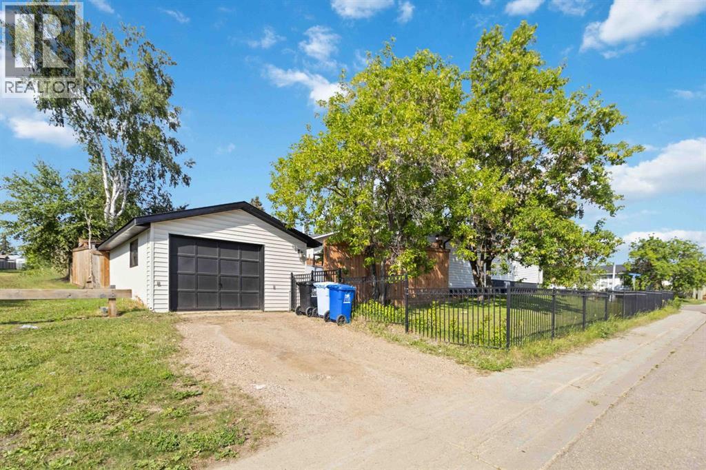 Photo 4 of 101 Simpson Way, Fort Mcmurray AB