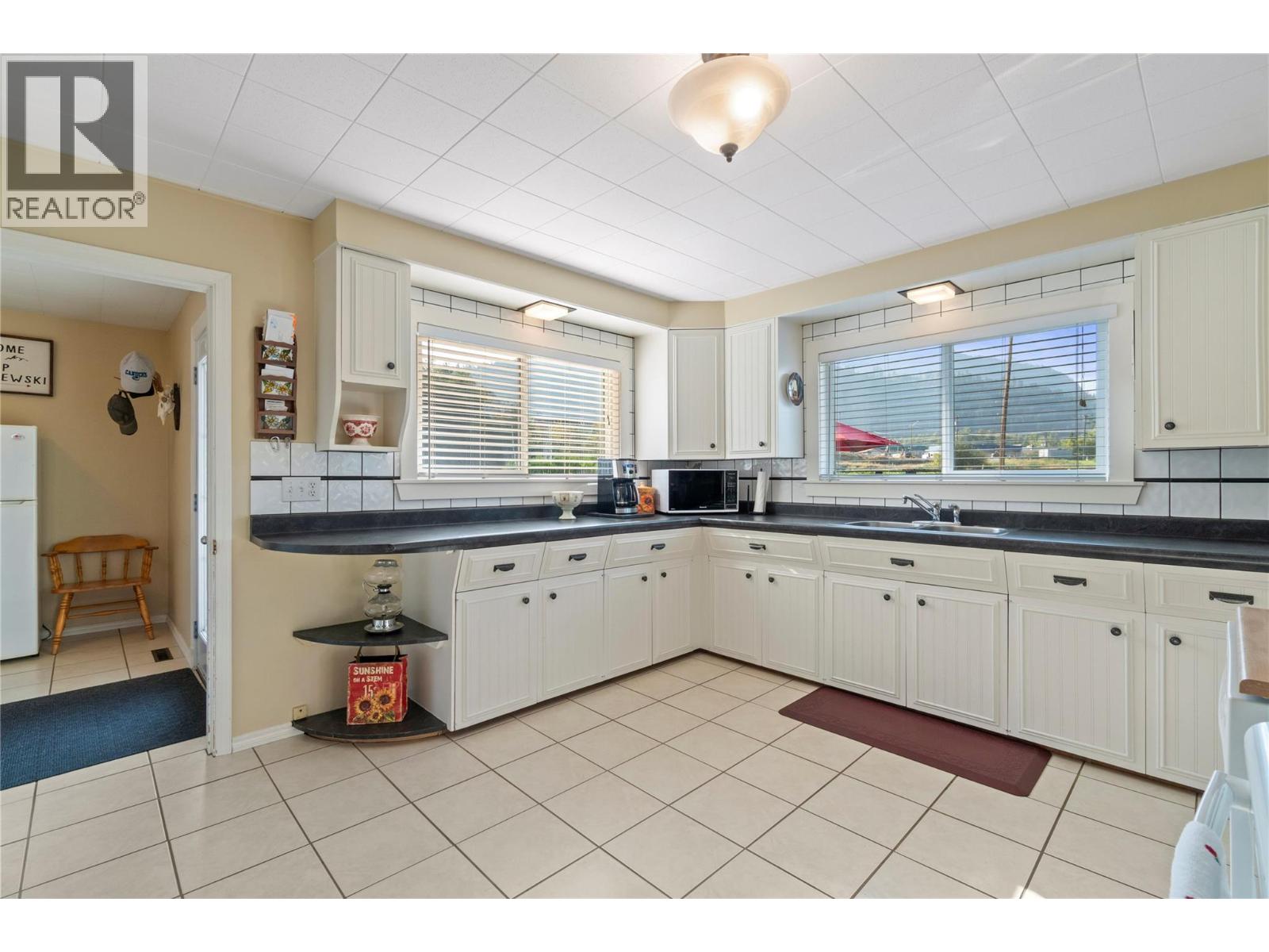 Photo 17 of 702 Second Avenue, Chase BC