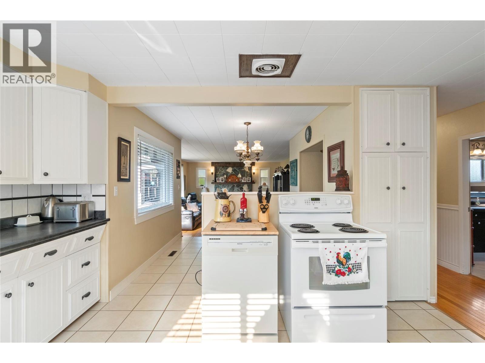 Photo 20 of 702 Second Avenue, Chase BC