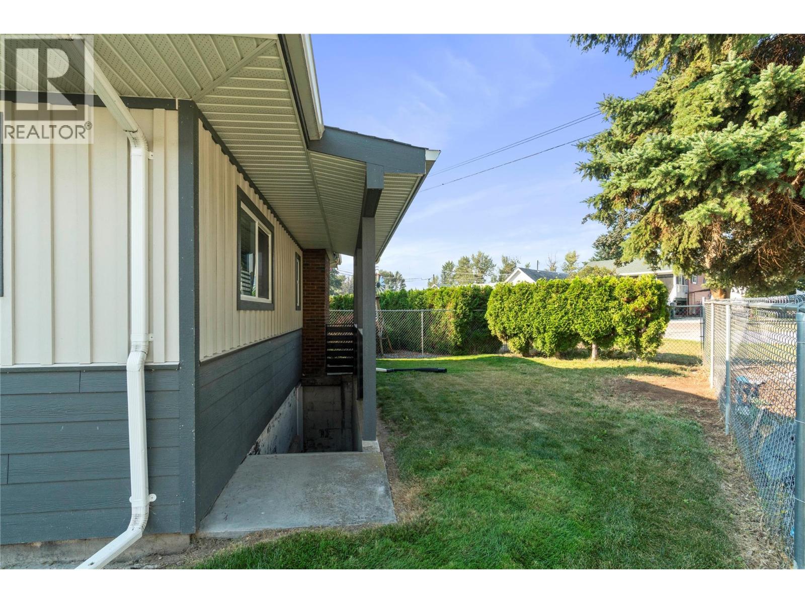 Photo 11 of 702 Second Avenue, Chase BC