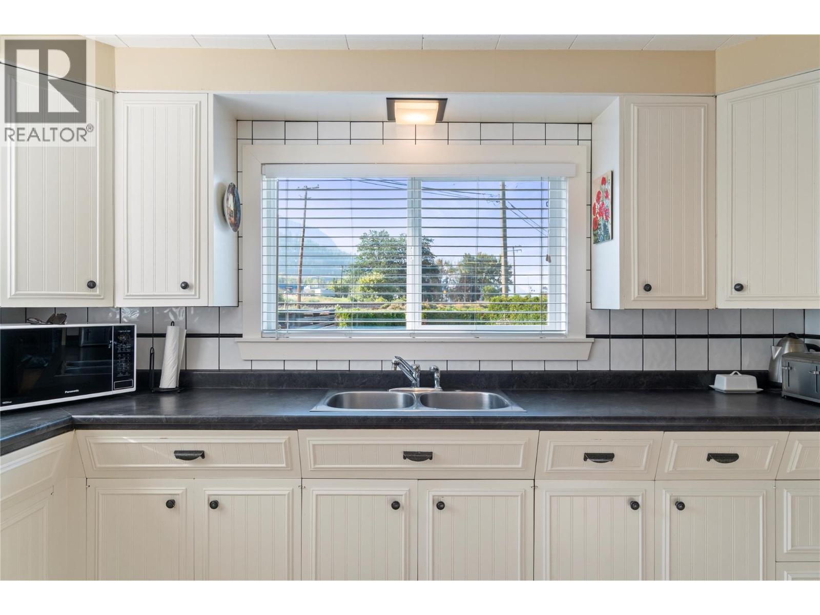 Photo 16 of 702 Second Avenue, Chase BC