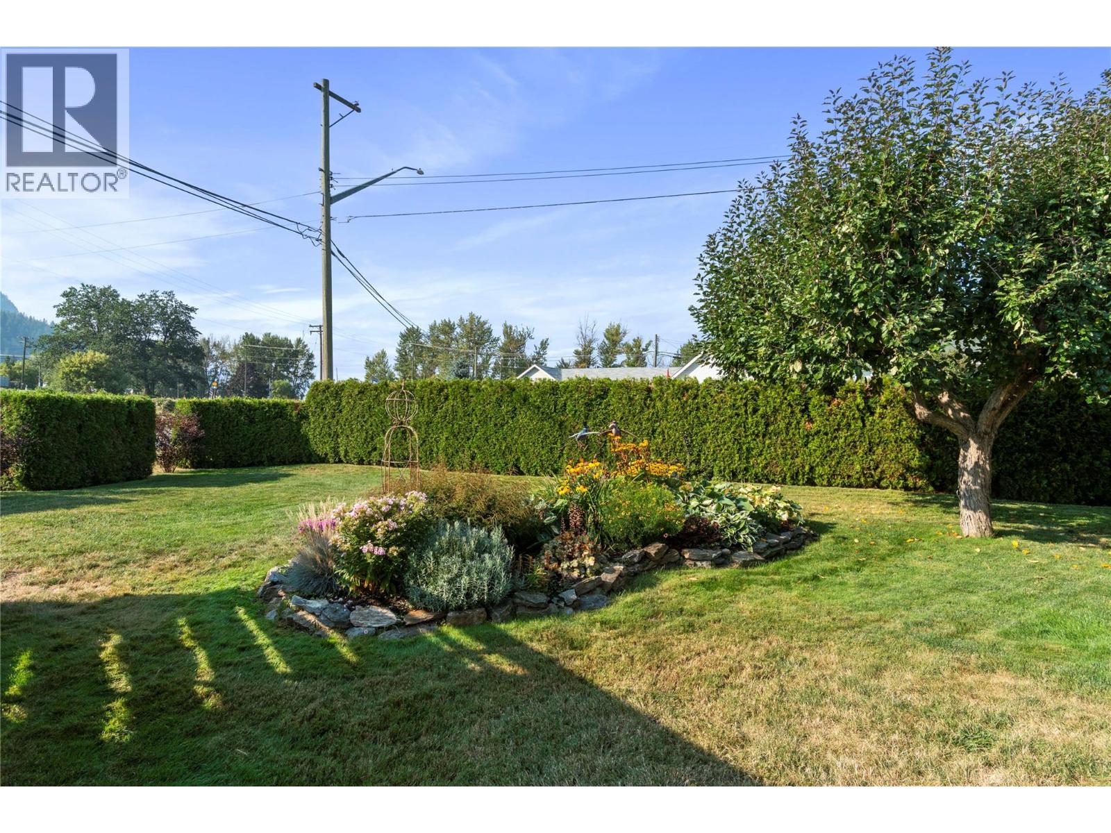 Photo 9 of 702 Second Avenue, Chase BC