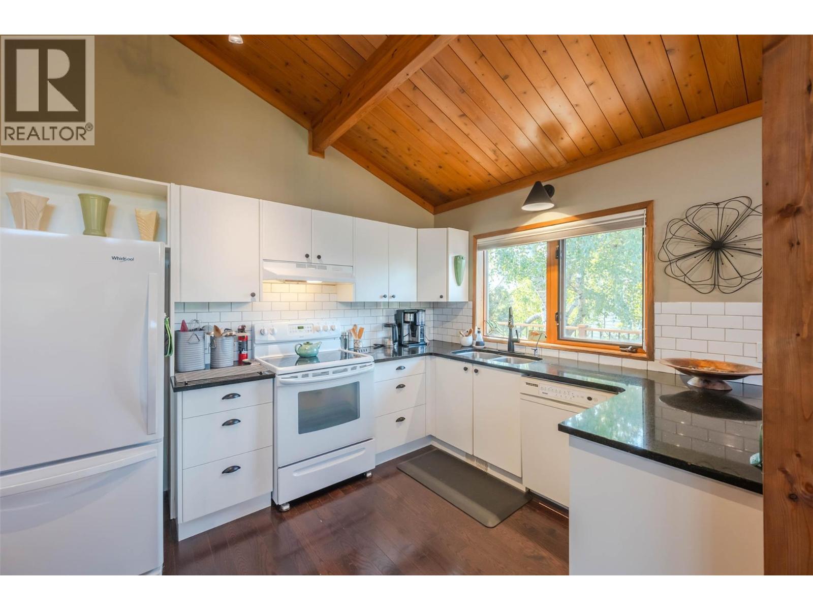 Photo 15 of 975 Heron Court, Oliver BC