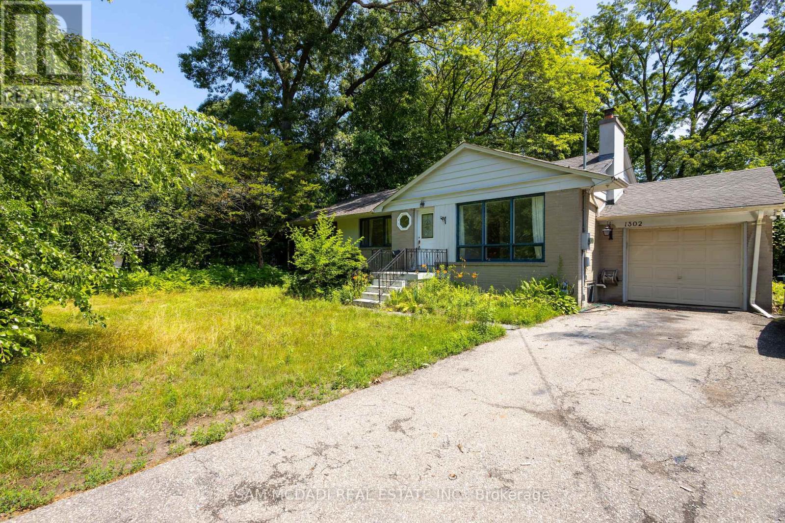 Photo 2 of 1302 Martley Drive, Mississauga ON