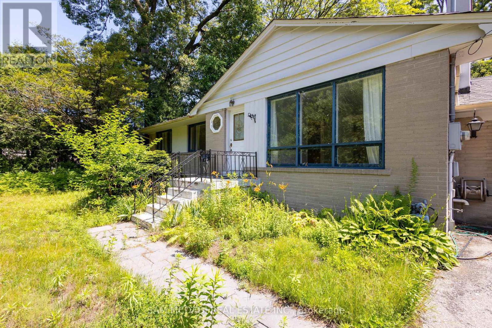Photo 3 of 1302 Martley Drive, Mississauga ON