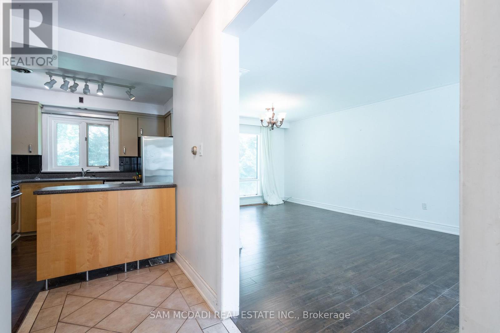 Photo 5 of 1302 Martley Drive, Mississauga ON