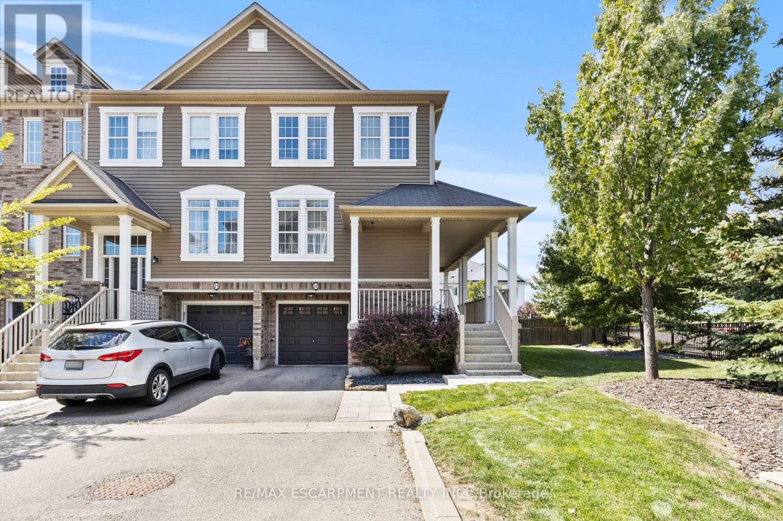 Photo 1 of 22 4823 Thomas Alton Boulevard, Burlington ON