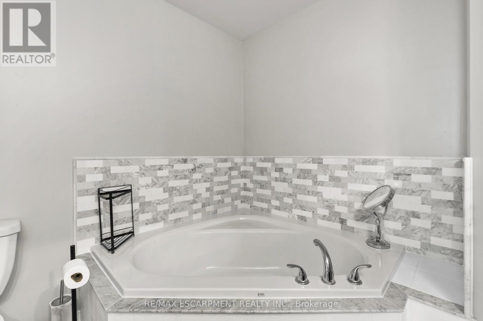 Photo 23 of 22 4823 Thomas Alton Boulevard, Burlington ON