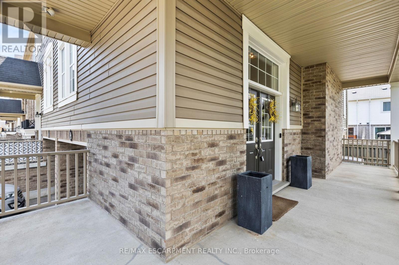 Photo 3 of 22 4823 Thomas Alton Boulevard, Burlington ON