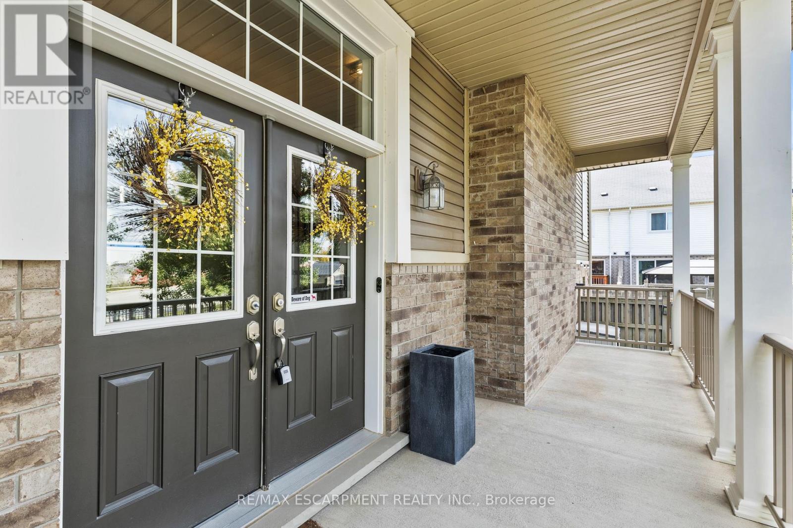 Photo 4 of 22 4823 Thomas Alton Boulevard, Burlington ON