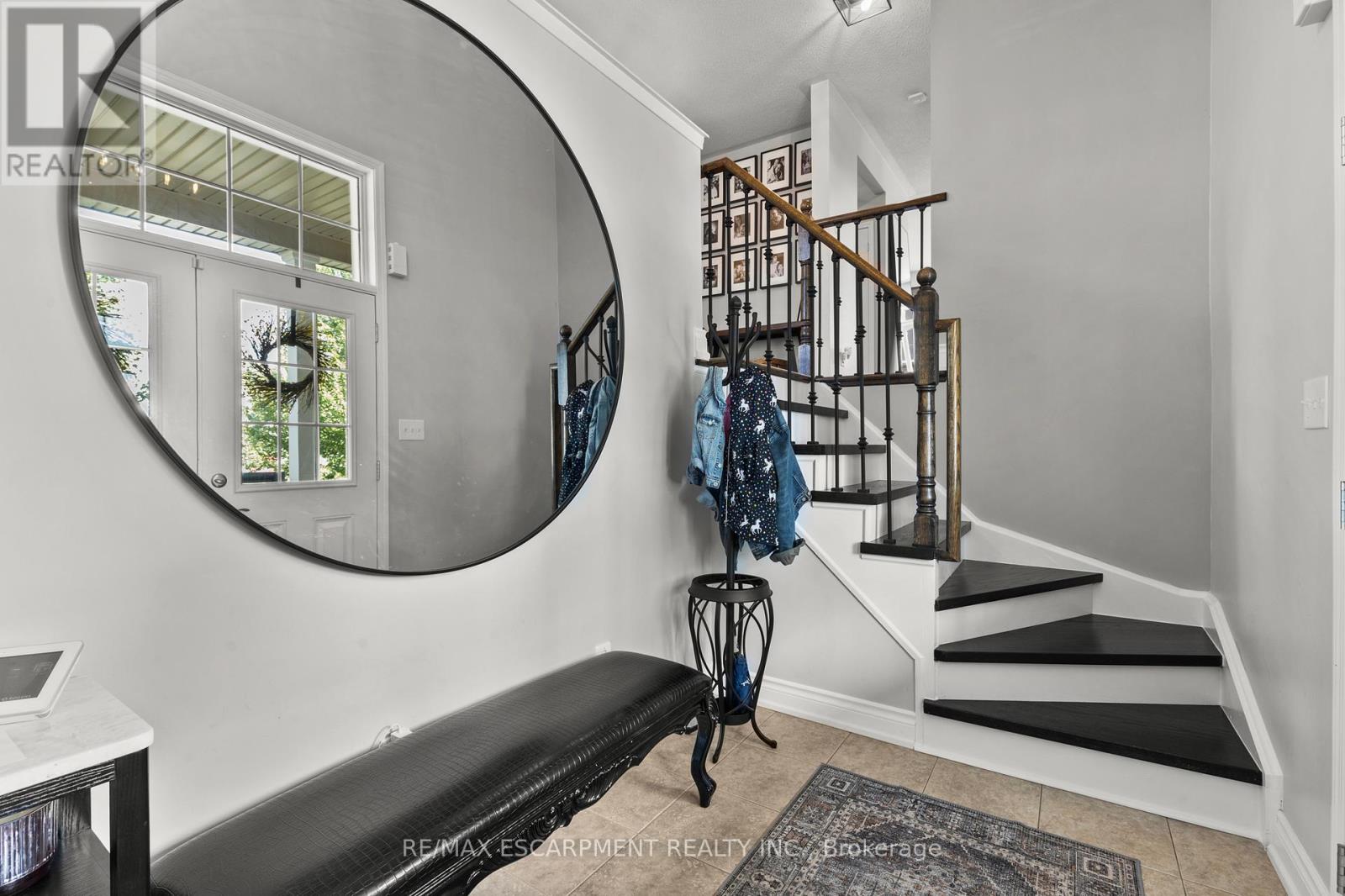 Photo 6 of 22 4823 Thomas Alton Boulevard, Burlington ON