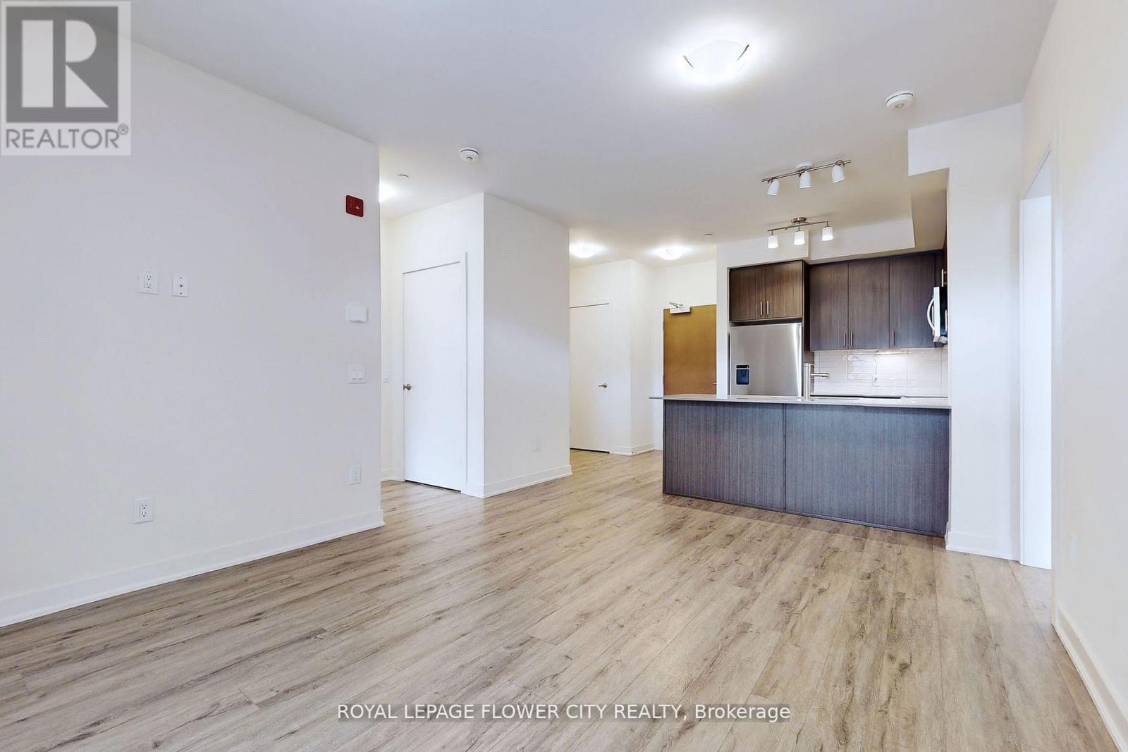 Photo 10 of 106 320 Plains Road E, Burlington ON