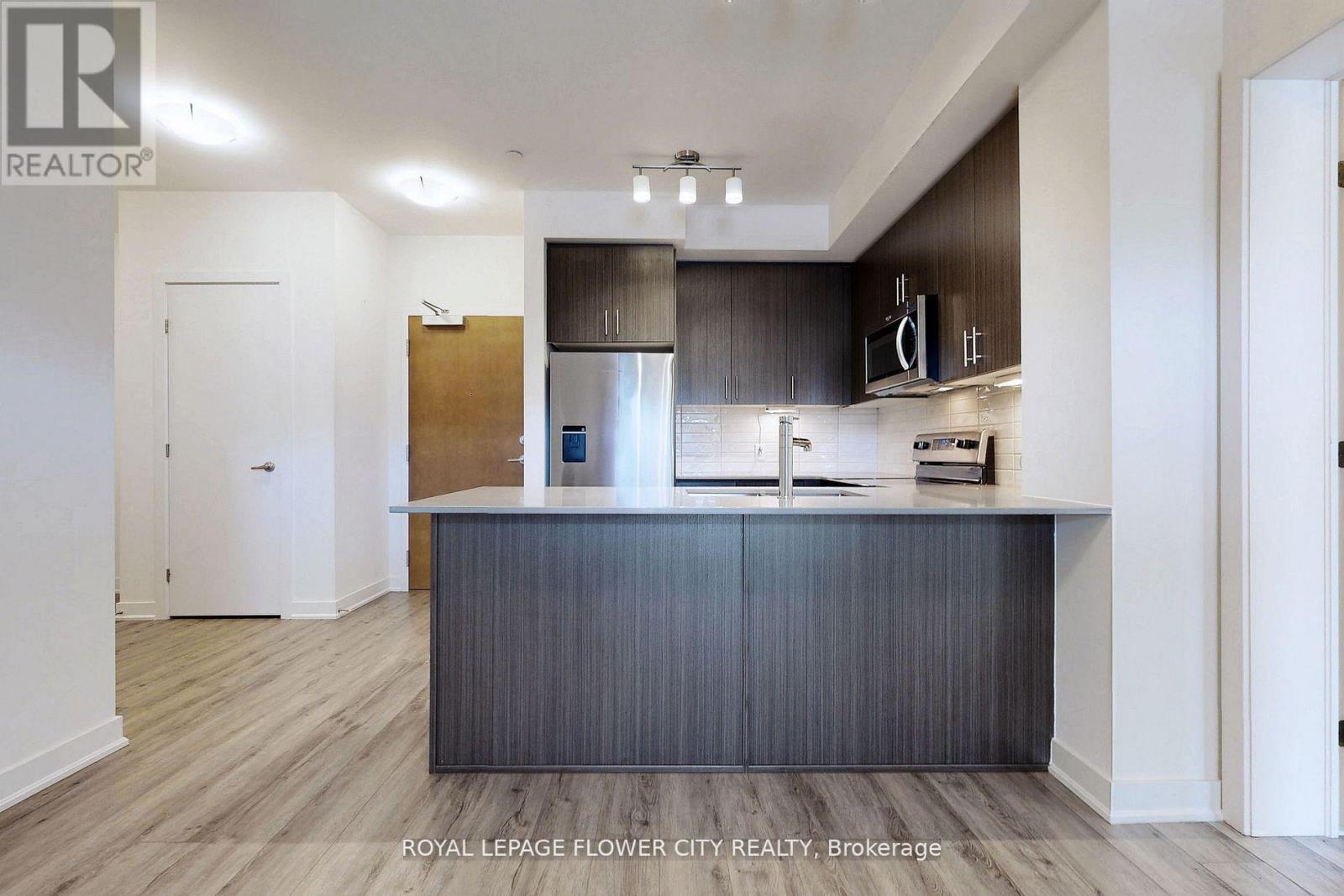 Photo 12 of 106 320 Plains Road E, Burlington ON