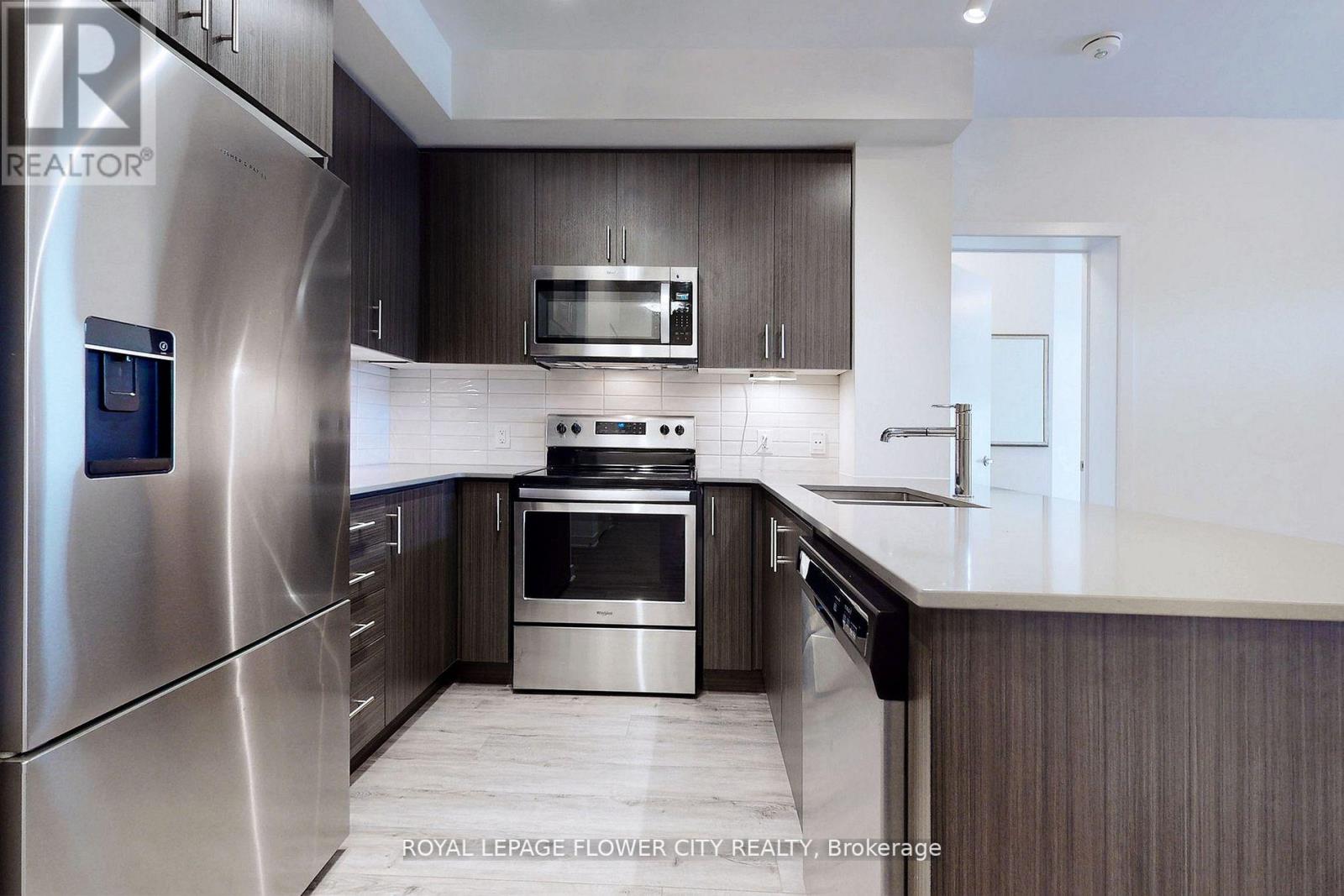 Photo 14 of 106 320 Plains Road E, Burlington ON