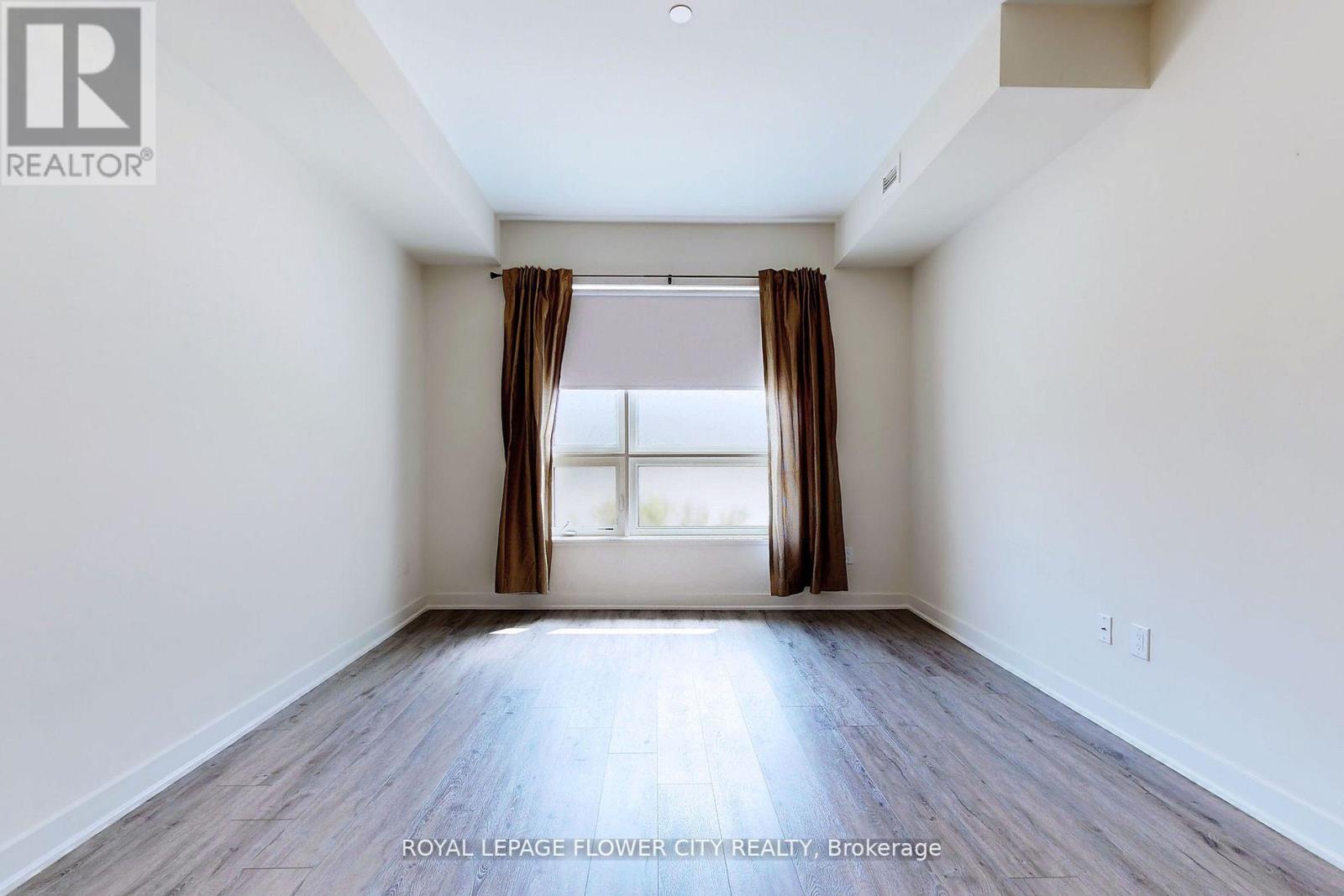 Photo 18 of 106 320 Plains Road E, Burlington ON