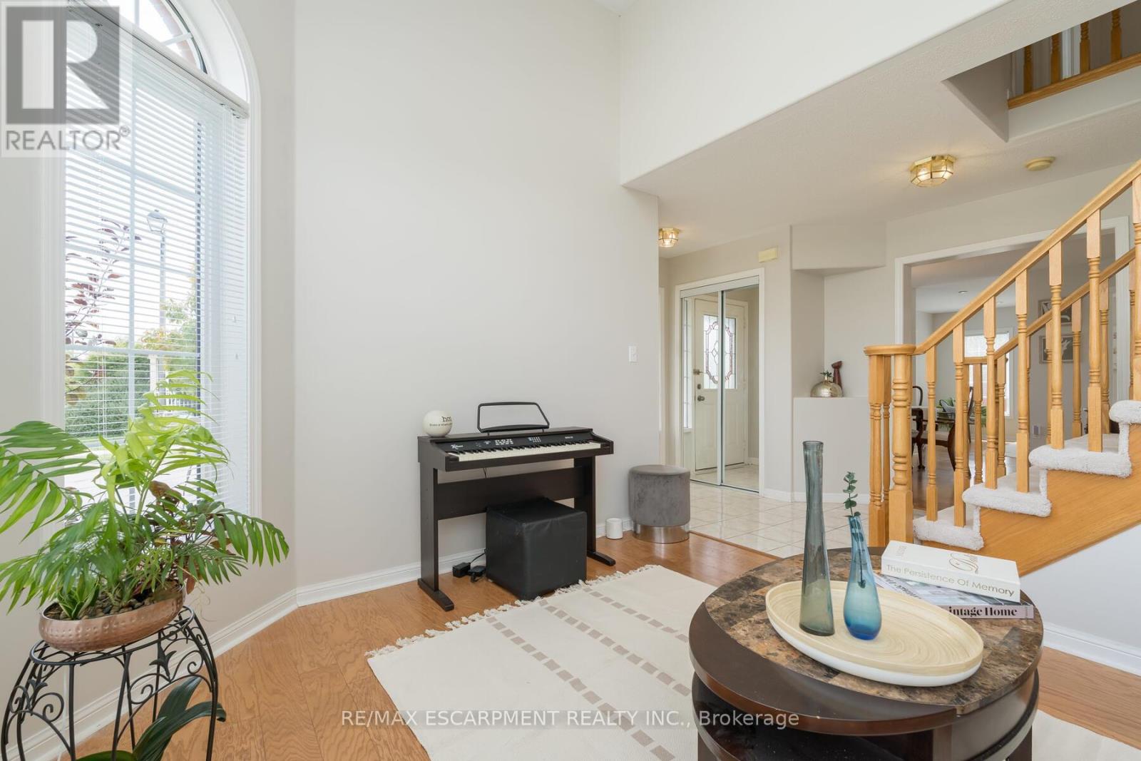 Photo 11 of 673 Bennett Boulevard, Milton ON