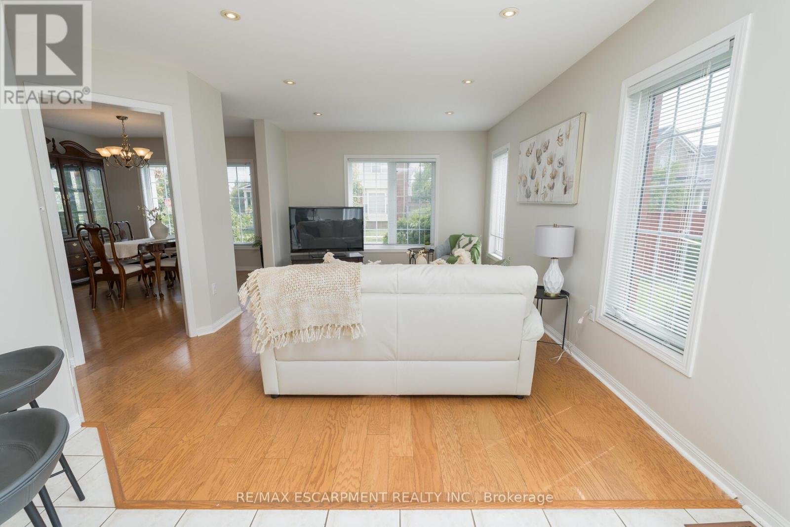 Photo 14 of 673 Bennett Boulevard, Milton ON