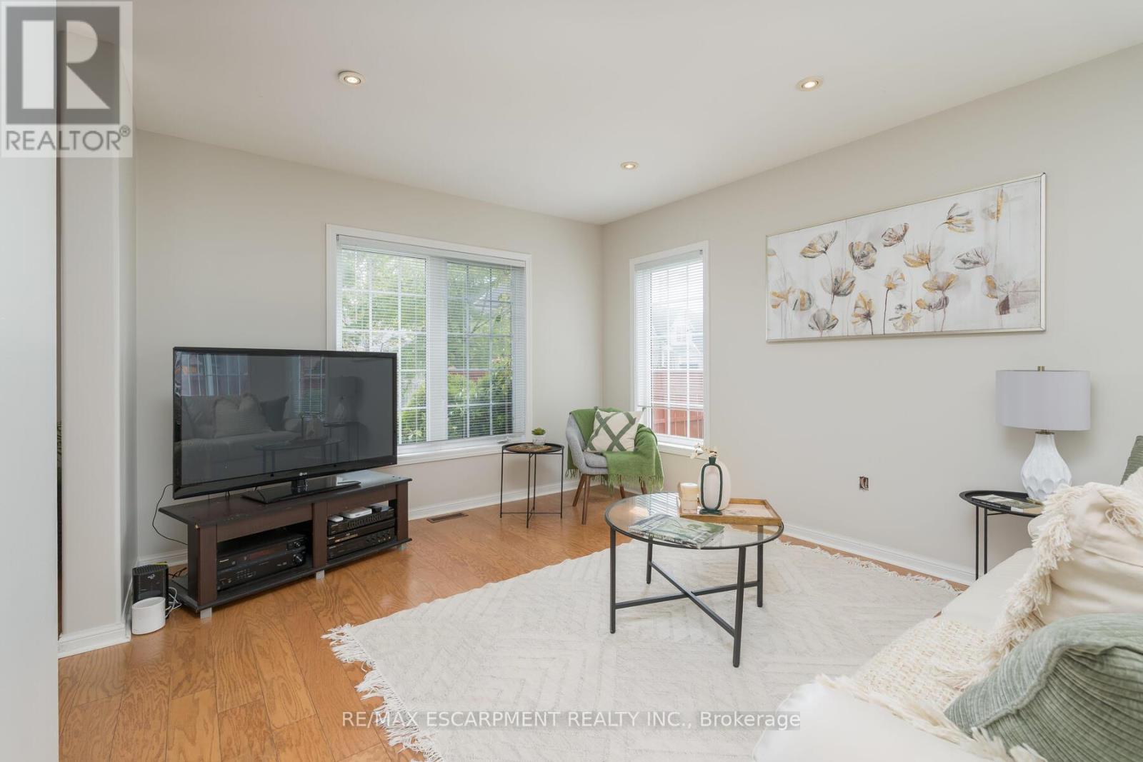 Photo 15 of 673 Bennett Boulevard, Milton ON