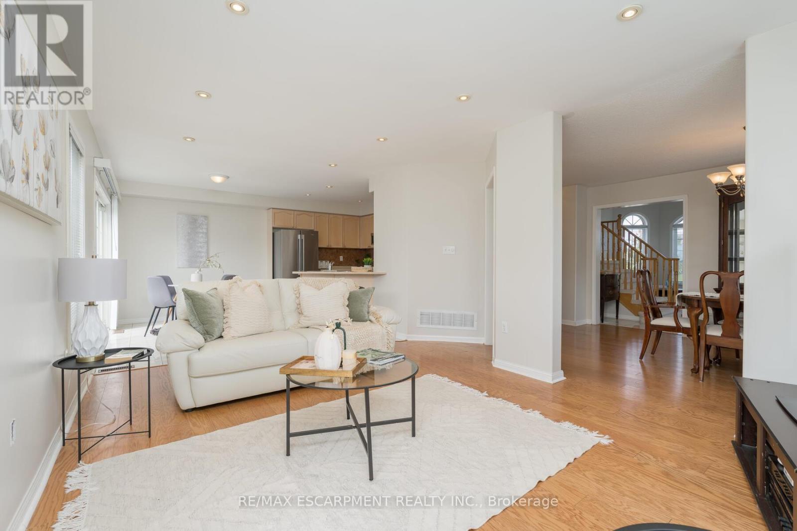 Photo 17 of 673 Bennett Boulevard, Milton ON