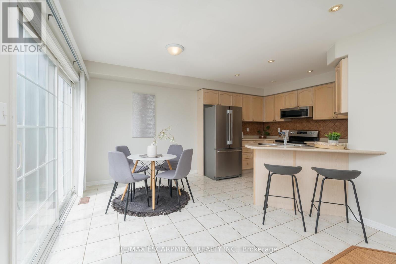 Photo 18 of 673 Bennett Boulevard, Milton ON