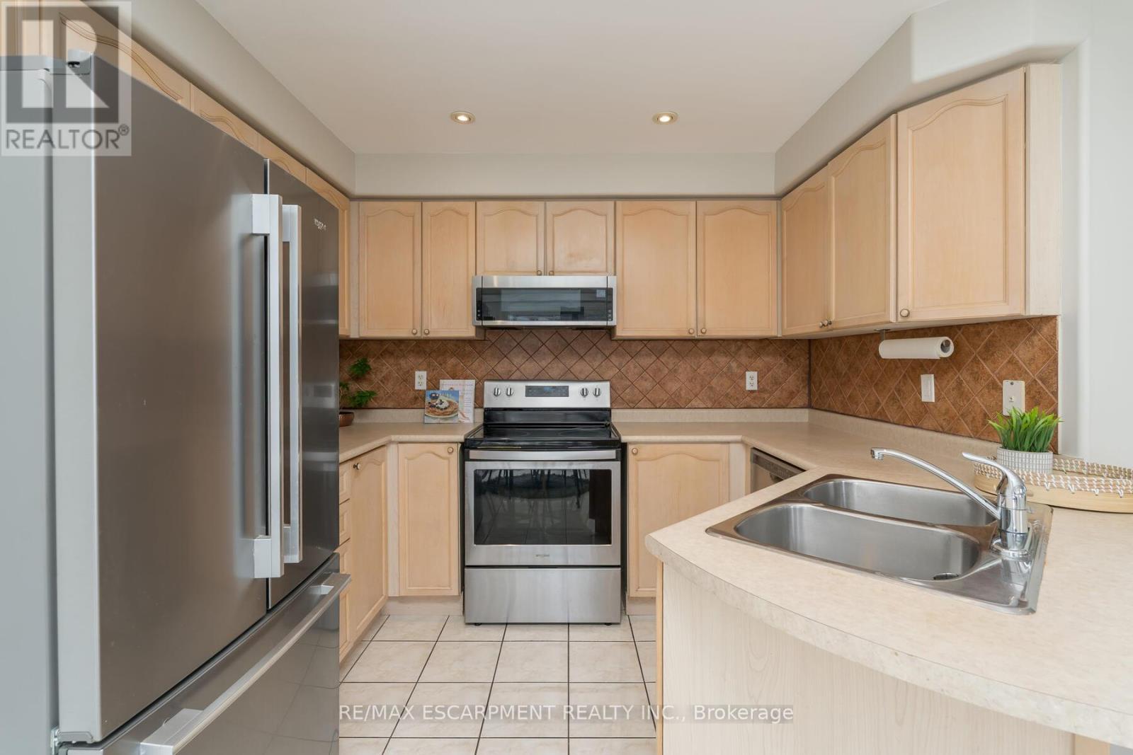 Photo 22 of 673 Bennett Boulevard, Milton ON