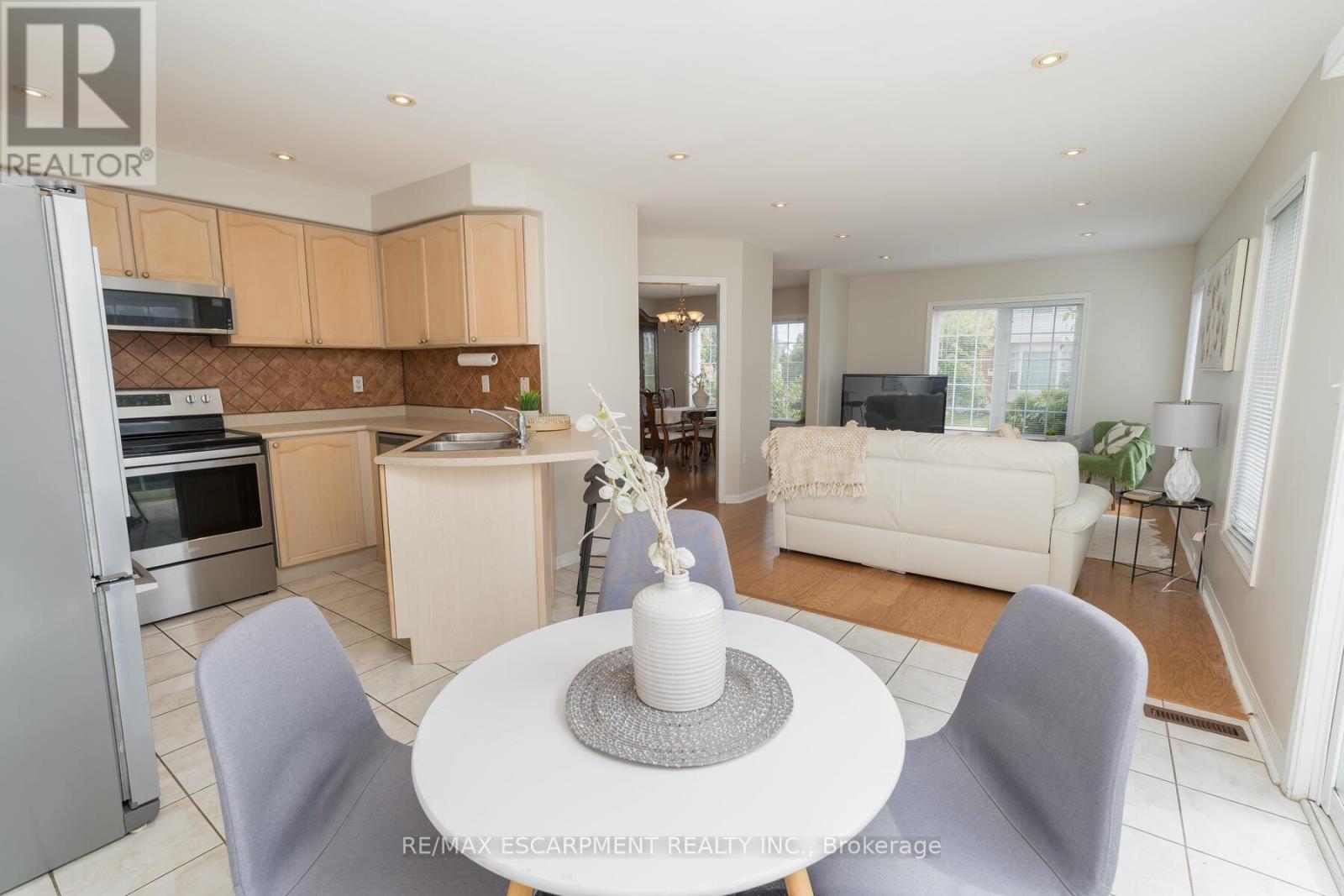 Photo 23 of 673 Bennett Boulevard, Milton ON