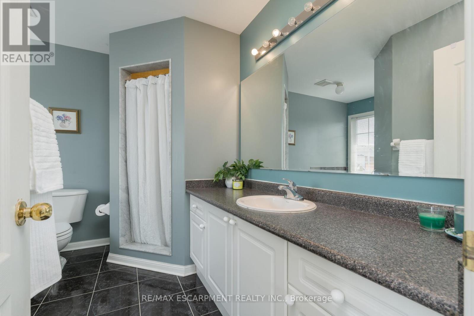 Photo 30 of 673 Bennett Boulevard, Milton ON