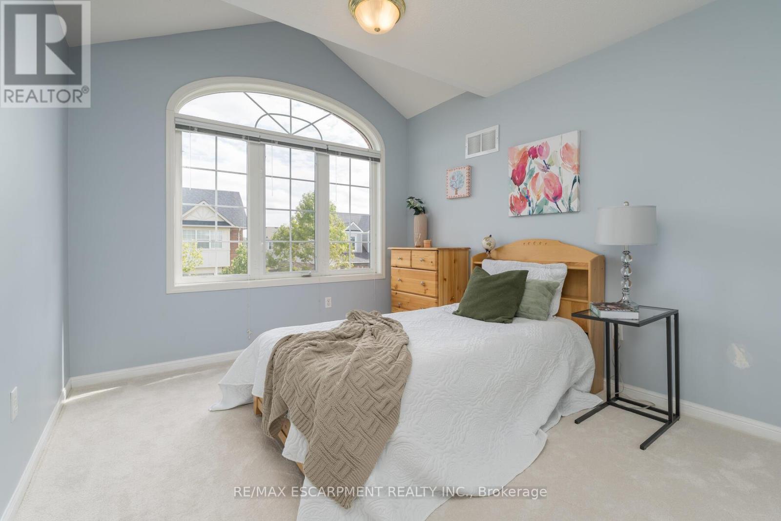 Photo 32 of 673 Bennett Boulevard, Milton ON