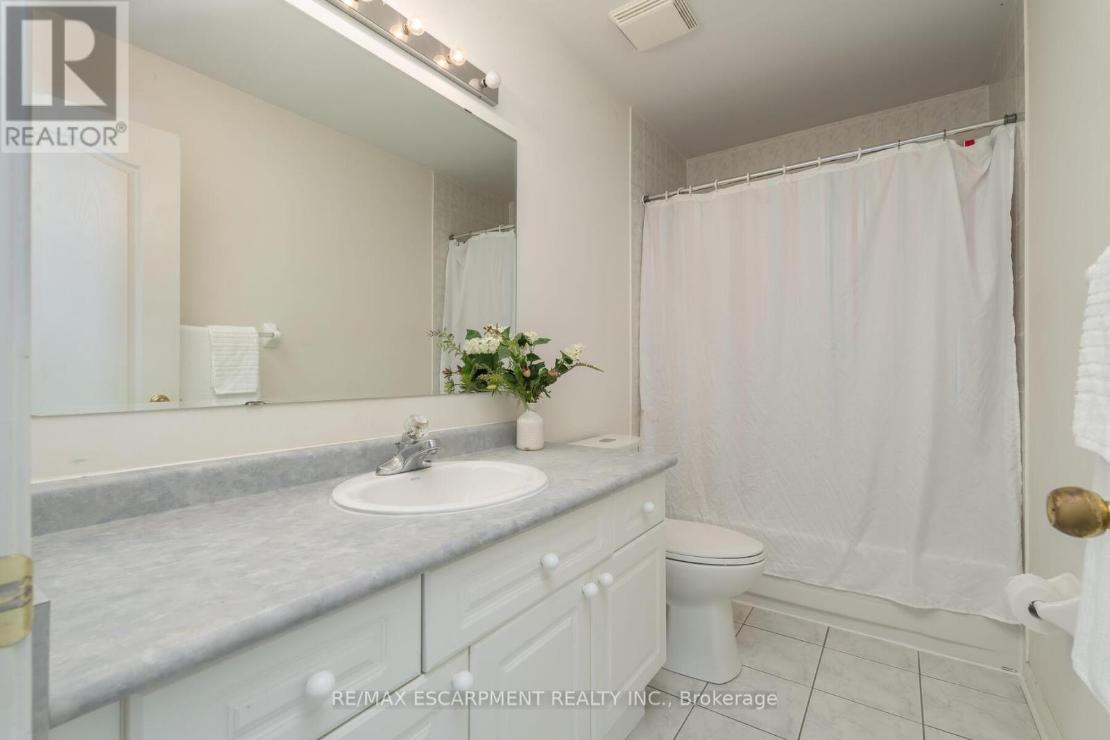 Photo 34 of 673 Bennett Boulevard, Milton ON