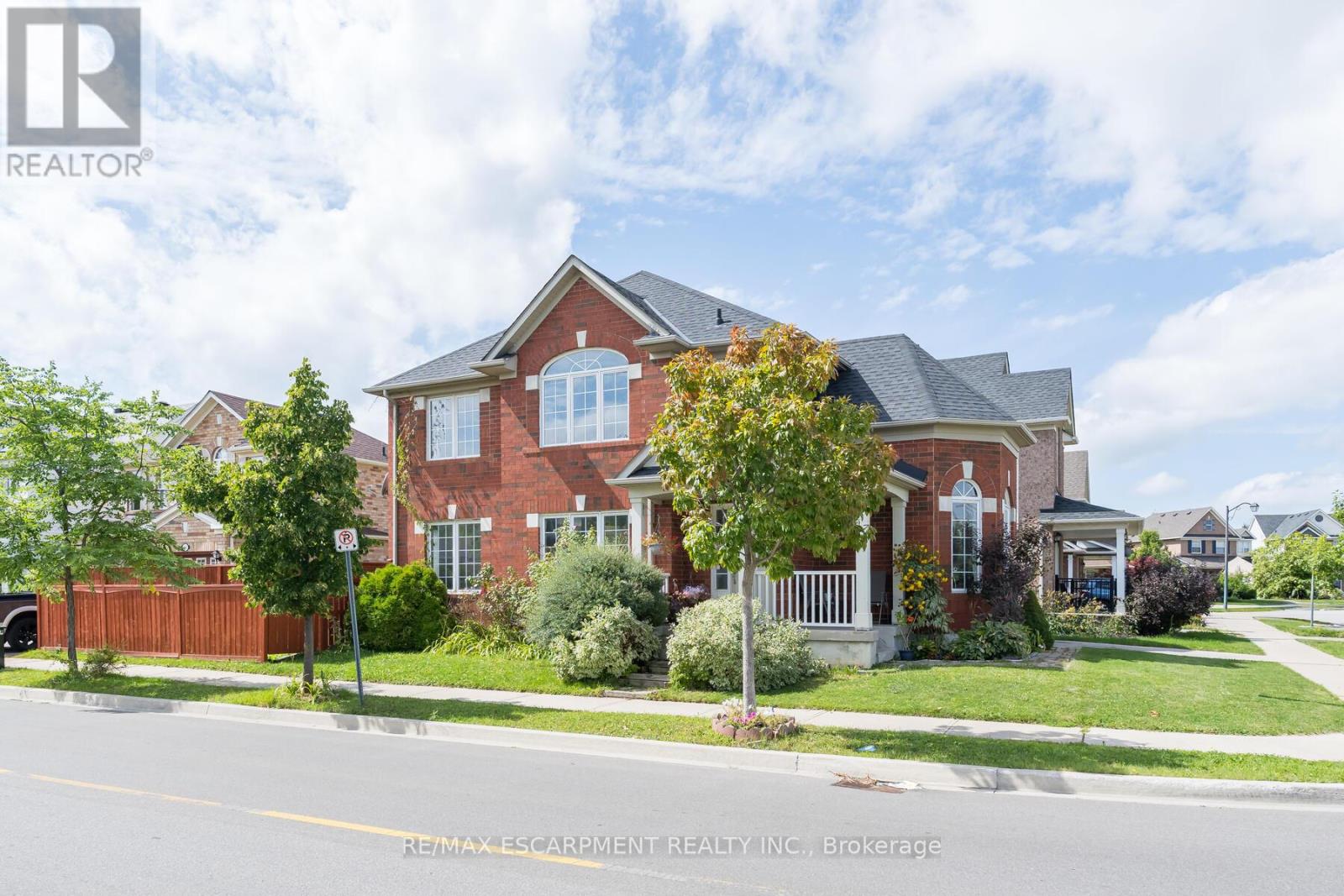 Photo 4 of 673 Bennett Boulevard, Milton ON