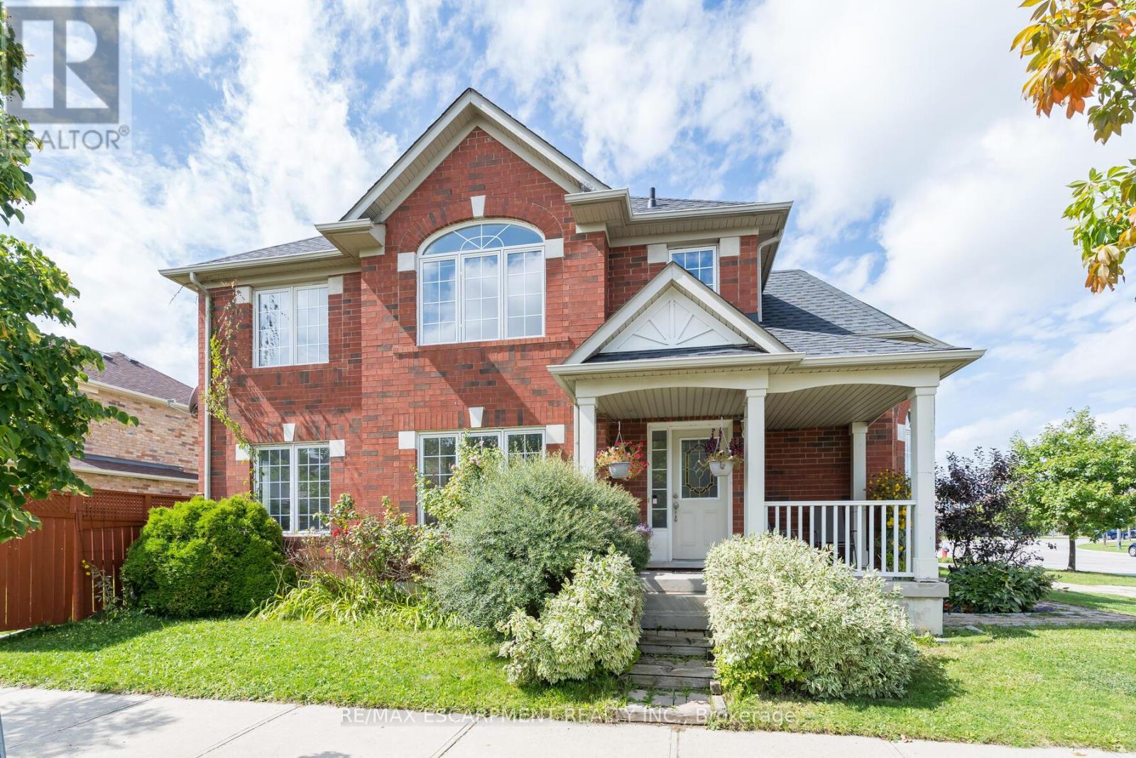 Photo 5 of 673 Bennett Boulevard, Milton ON