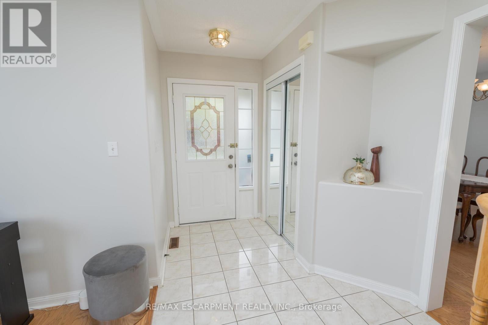Photo 8 of 673 Bennett Boulevard, Milton ON